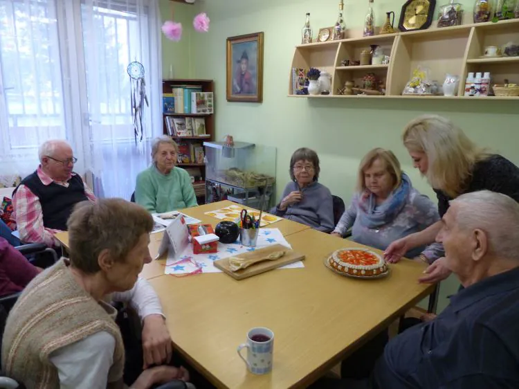 Příprava dortu v terapeutické kuchyni